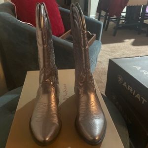 Women’s Coconuts Rancho Silver Boots Sz 7